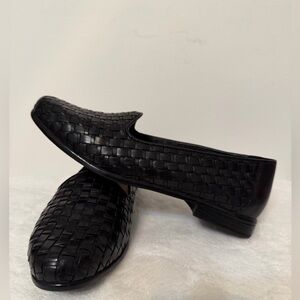 Trotters Black Leather Comfort Flats Slip-On Shoes Women’s Size 5.5 M